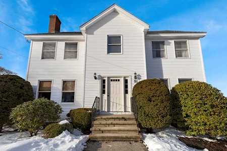 19 Lafayette Pl Woburn, MA 01801