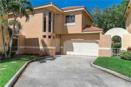 11295 Lakeview Dr #11295 Coral Springs, FL 33071