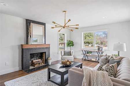 852 E Texas Street Grapevine, TX 76051