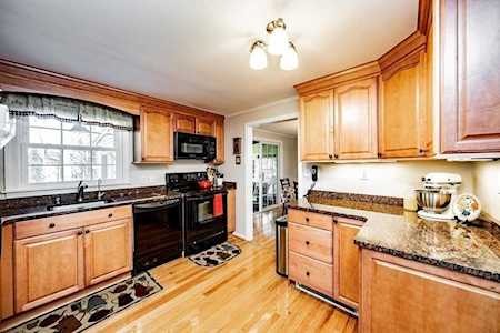33 Woodlawn Dr Sturbridge, MA 01566