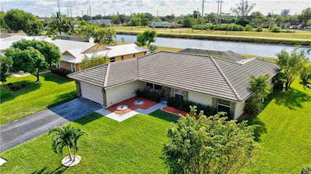 8668 SW 1st Pl Coral Springs, FL 33071