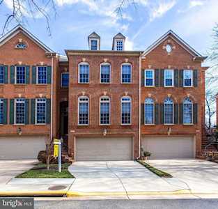 9905 Trosby Ct Vienna, VA 22181