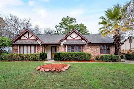 5905 Old Barn Drive Arlington, TX 76016
