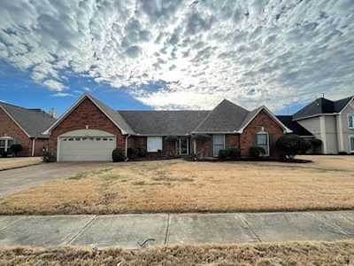 8809 Forest Breeze Dr Memphis, TN 38018