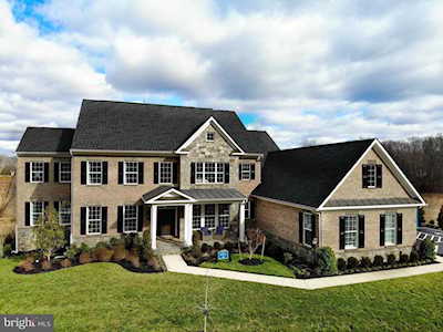 19 Forest Lake Dr Great Falls, VA 22066