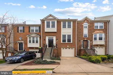 2107 Bobbyber Dr Vienna, VA 22182
