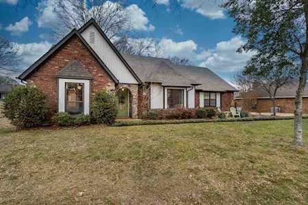 300 Oakleigh Dr Collierville, TN 38017