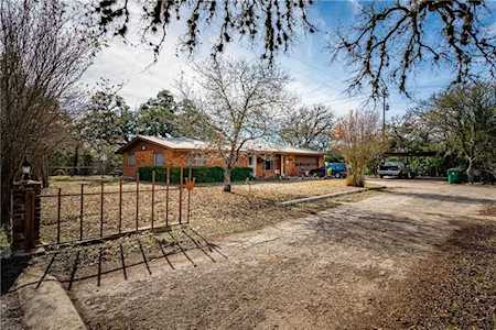 499 Hays ST Dripping Springs, TX 78620