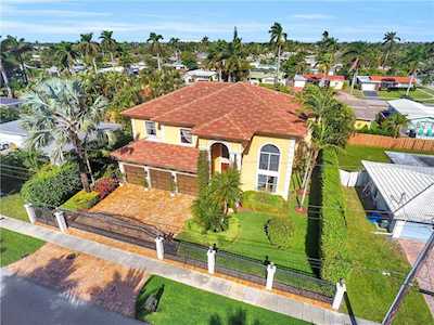 2421 NE 51st St Lighthouse Point, FL 33064