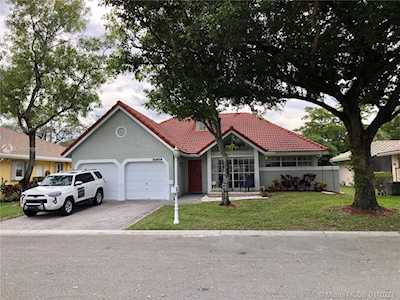 10618 NW 16th St Coral Springs, FL 33071