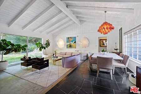 2940 Mandeville Canyon Road Los Angeles, CA 90049