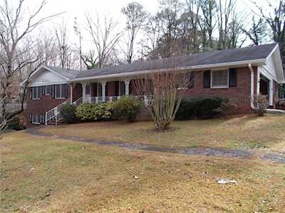 2806 Lanier Dr Snellville, GA 30078