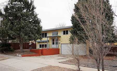 2733 Gomer Avenue Colorado Springs, CO 80910