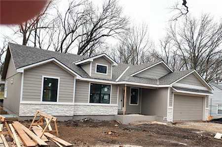 2339 W 77th St Prairie Village, KS 66208