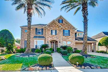 2420 W Ranch Dr Friendswood, TX 77546