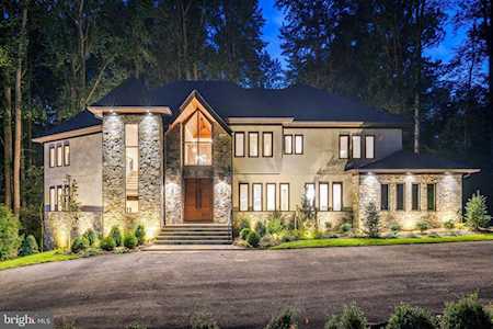 1700 Brookside Ln Vienna, VA 22182