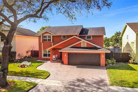 960 SW 95th Ter Pembroke Pines, FL 33025