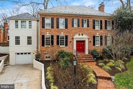 5240 Macomb St NW Washington, DC 20016