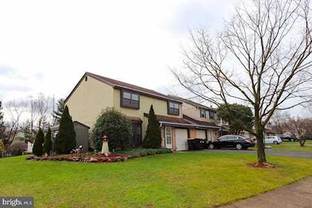 52 Greenwoods Dr Horsham, PA 19044