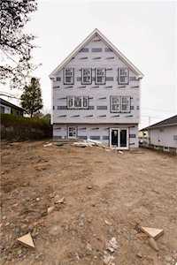 107 Dighton Ave Portsmouth, RI 02871