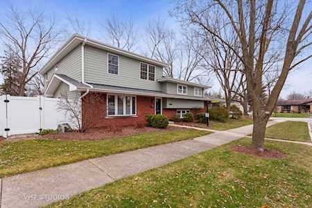1240 Basswood Dr Naperville, IL 60540