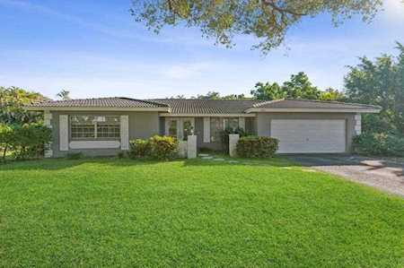 2461 NW 105th Ter Coral Springs, FL 33065