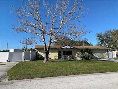 8828 Robin Rd Seminole, FL 33777