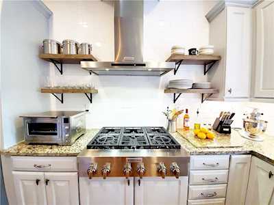 310 Mystic Ridge Ln Sandy Springs, GA 30342
