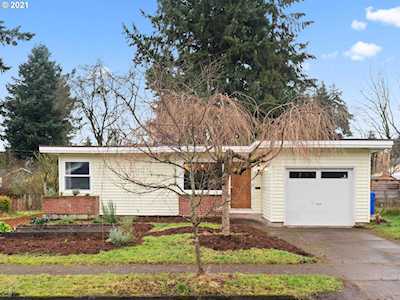 7622 SE Stephens St Portland, OR 97215
