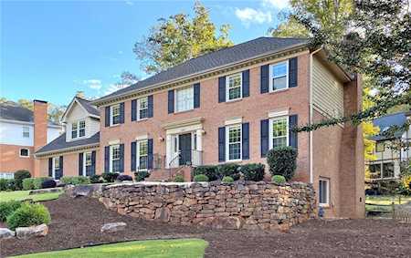 8595 Woodledge Ln Roswell, GA 30076