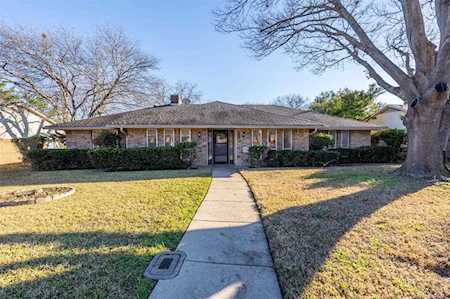 930 Clint Smith Drive Duncanville, TX 75137