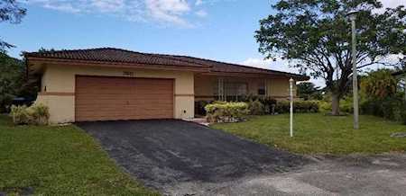 7611 NW 40th Ct Coral Springs, FL 33065