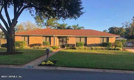 6717 Lenczyk Dr Jacksonville, FL 32277