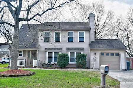 3725 Meadowglen Rd Virginia Beach, VA 23453