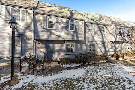 1 Oak Ridge Dr #3 Maynard, MA 01754