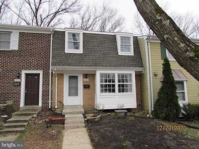 1842 Foxdale Ct Crofton, MD 21114