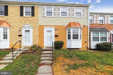 1851 Foxdale Ct Crofton, MD 21114