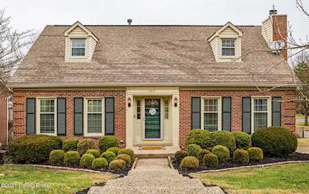 6011 Windsong Ct Louisville, KY 40207
