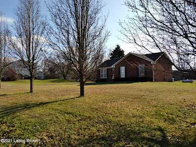 1718 Crystal Dr La Grange, KY 40031