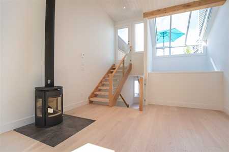 1676 Arbutus Street Vancouver, BC V6J 3X2