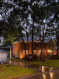 1902 Sweetstem Dr Kingwood, TX 77345