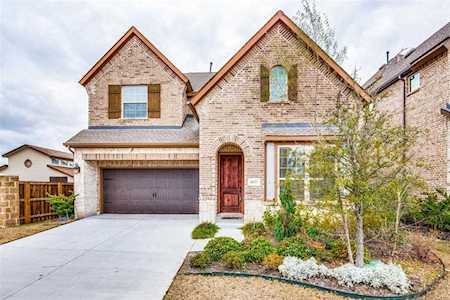 6321 Saddlebrook Way Irving, TX 75039