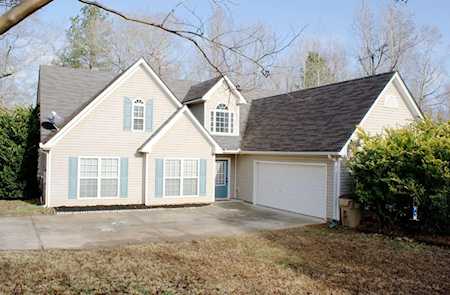 22 Maple Leaf Ct Hoschton, GA 30548