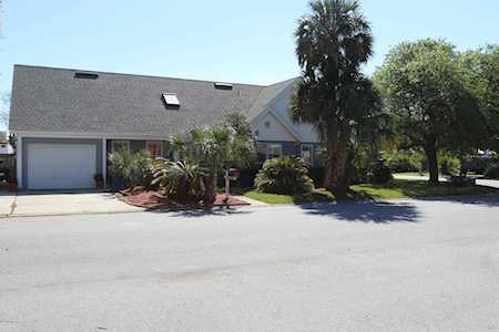 945 Gonzales Ave Jacksonville Beach, FL 32250