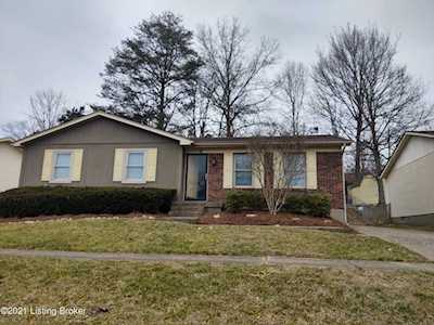 5619 Wooded Lake Dr Louisville, KY 40299