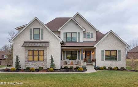7395 Grand Oaks Dr Crestwood, KY 40014