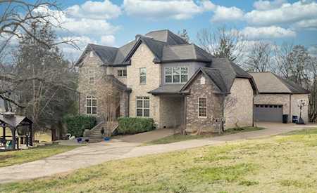 1015 Carriage Hill Dr Hendersonville, TN 37075