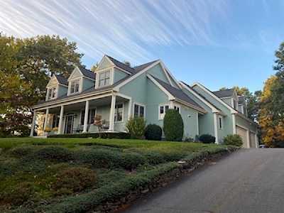 8 Harvestwood Ln Mansfield, MA 02048
