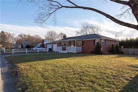 3 Roosevelt Rd Cumberland, RI 02864