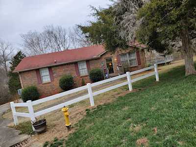 335 Greenleaf Ln Clarksville, TN 37040
